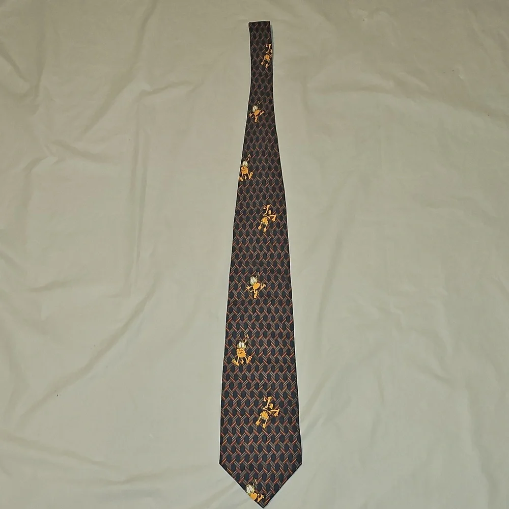 Paws Addiction Garfield, Patterned Men's Novelty Necktie Used - Picture 6 of 12